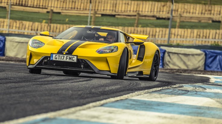sárga Ford GT