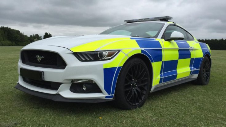 fotó egy Ford Mustang GT rendőrautóról