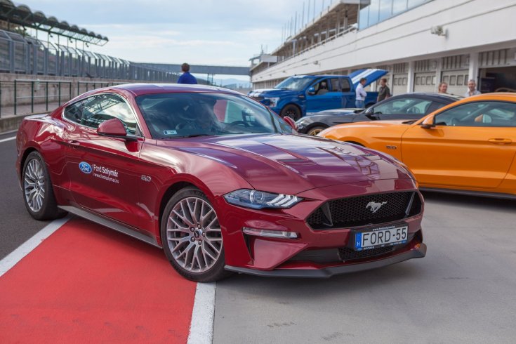 Ford Mustang Fastback V8