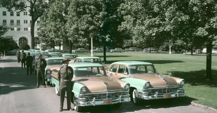 1956 Ford Fairlane Interceptor, oldalnézet, balról