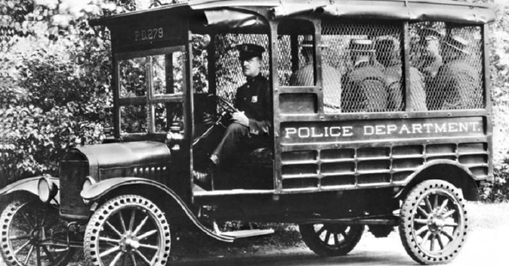 1919 Ford T-Modell, rendőrautó, fekete-fehér, oldalnézet, jobbról