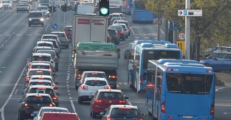 Autósforgalom Budapesten