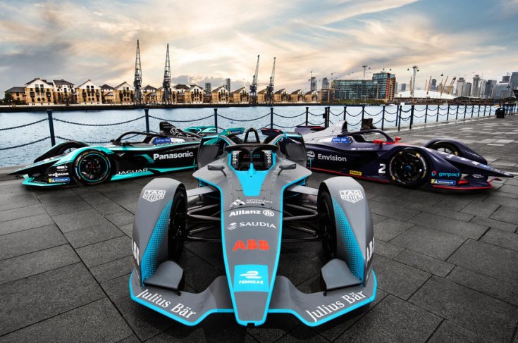 Formula E autók a parton