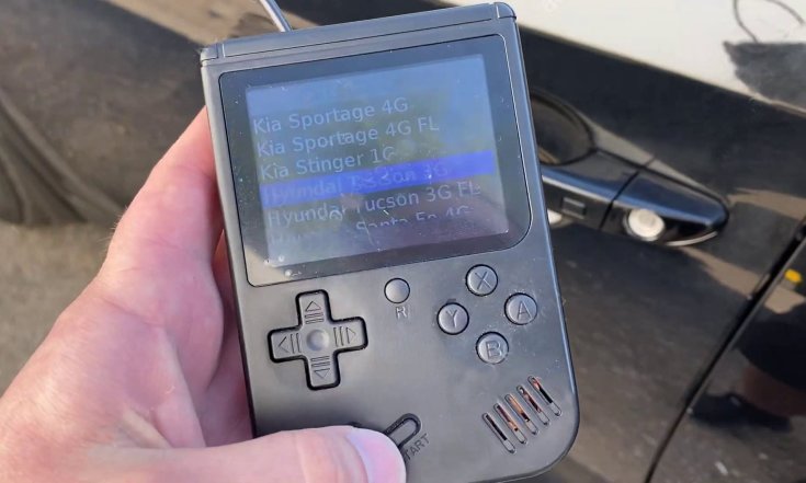 Game Boy-nak látszó elektronikus kütyü