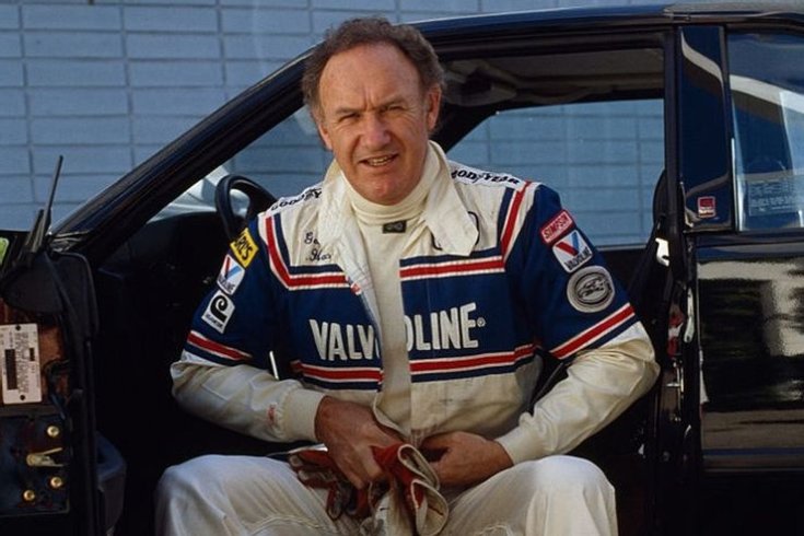 Gene Hackman egy verseny után az autóban
