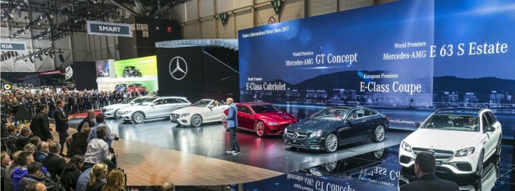 A 2018-as Genfi Autószalonon a bemutatkozó Mercedes modellekkel a színpadon