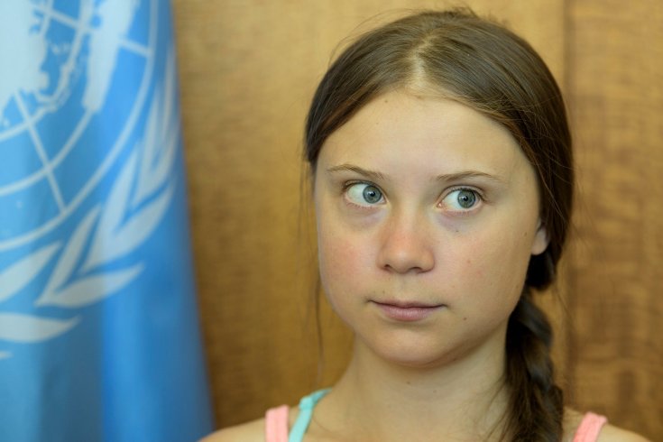 Greta Thunberg 16 éves svéd aktivista zavart arccal egy konferencián