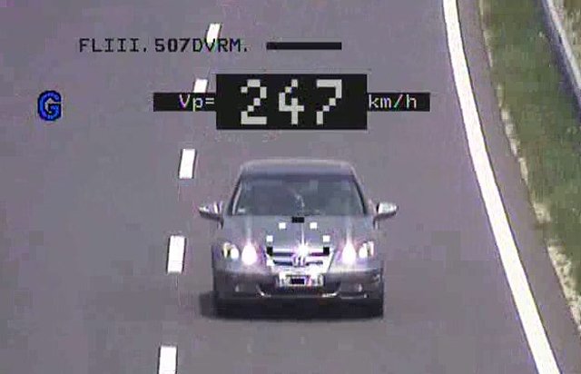 Traffipax által lefotózott gyorshajtó