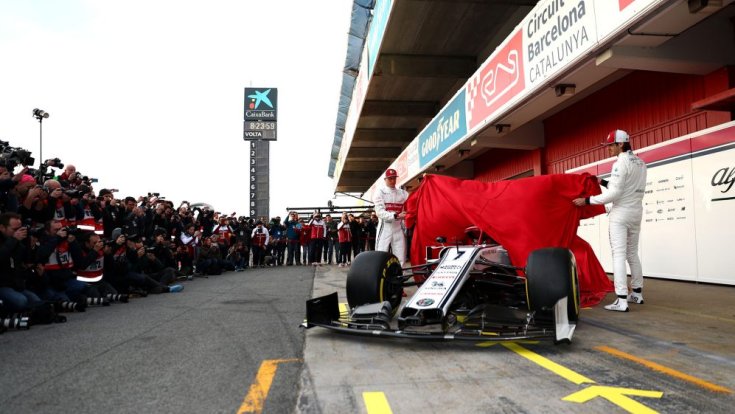 Az Alfa Romeo és a Haas is az első tesztnapon mutatja be új autóját