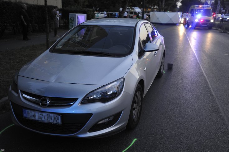 Az L.L. Junior fiát elütő Opel szemből