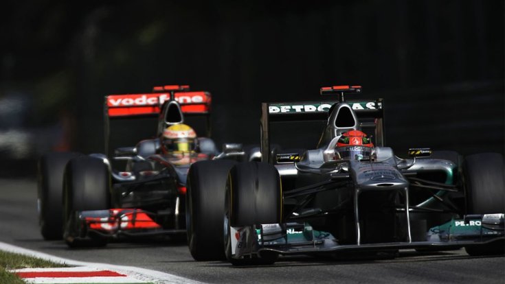 Elöl Schumacher, mögötte Hamilton