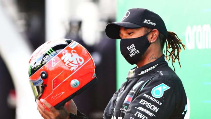 Hamilton Schumacher sisakjával az Eifel Nagydíj után