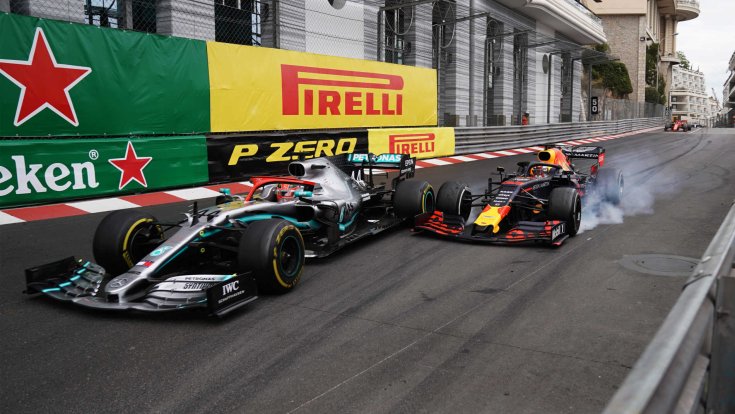 Lewis Hamilton és Max Verstappen csatája Monacóban