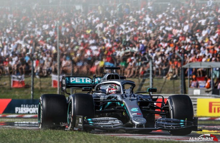 Lewis Hamilton a Hungaroring sikánjában