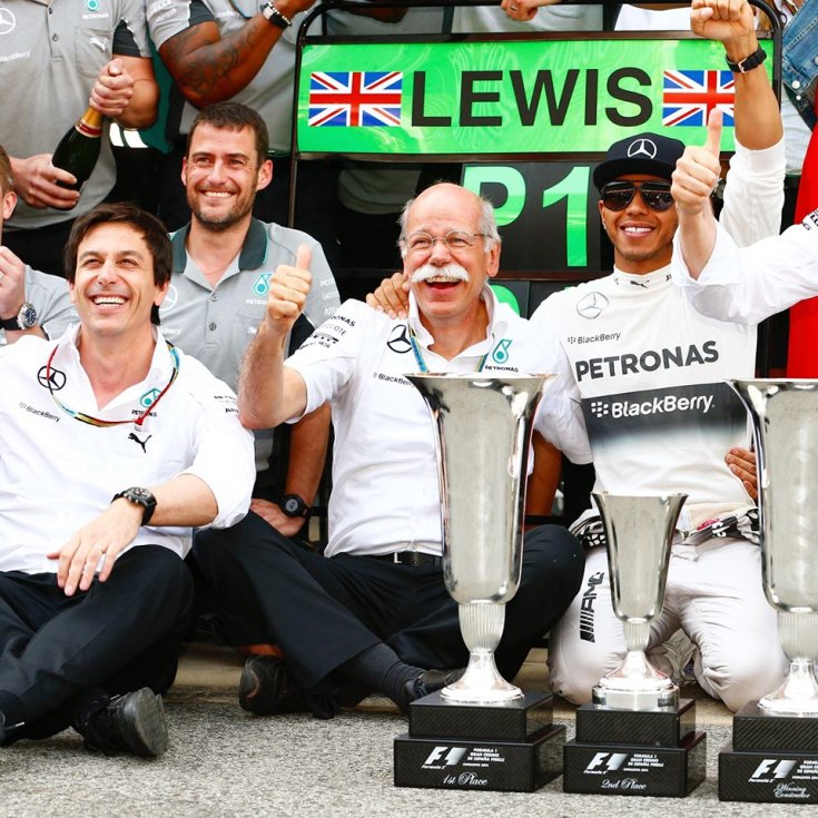 Hamilton és a Mercedes ünnepli győzelmét