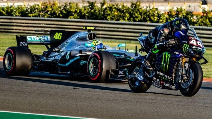 Hamilton és Rossi versenygép cseréje