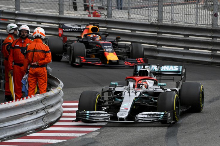 Hamilton Verstappen csata