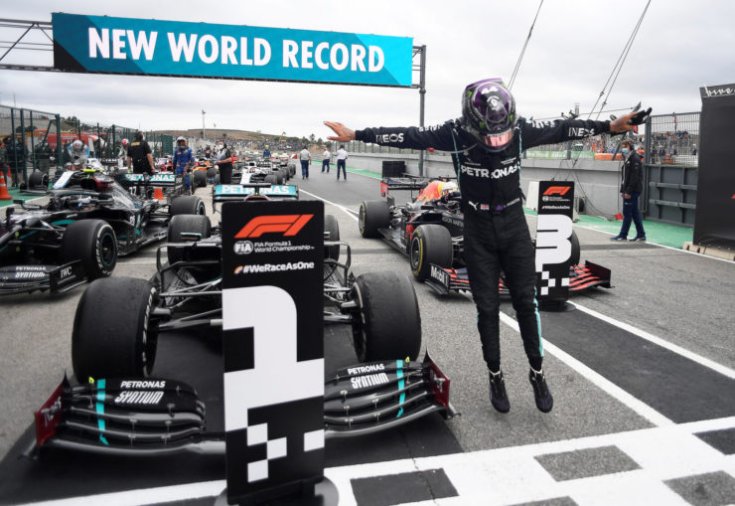 Lewis Hamilton történelmi futamgyőzelmet ünnepelhetett Portimaóban