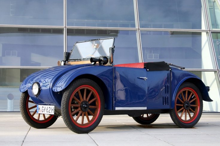 Hanomag 2 / 10 PS, kék kabrió, elölnézet, oldalnézet, balról, alulról fotózva