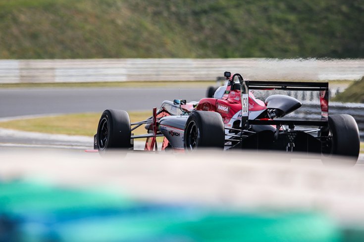 Hefler Robi autója hátulról fotózva a Hungaroringen