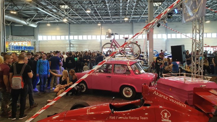 A Hello Kitty Trabant az AMTS-en kiállítva