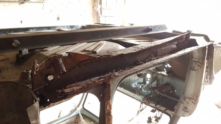 Rozsdás Trabant padlólemez