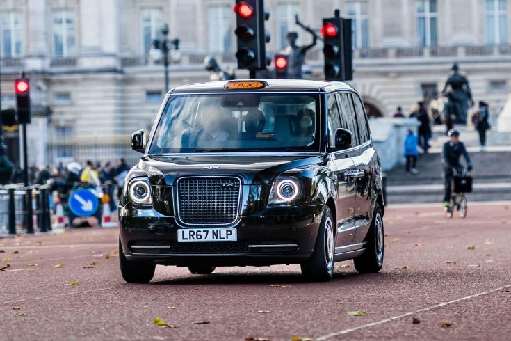 hibrid London Cab elölről utcán