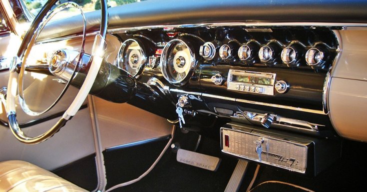 1956 Chrysler 300B műszerfala lemezlejátszóval, műszerfal, oldalnézet