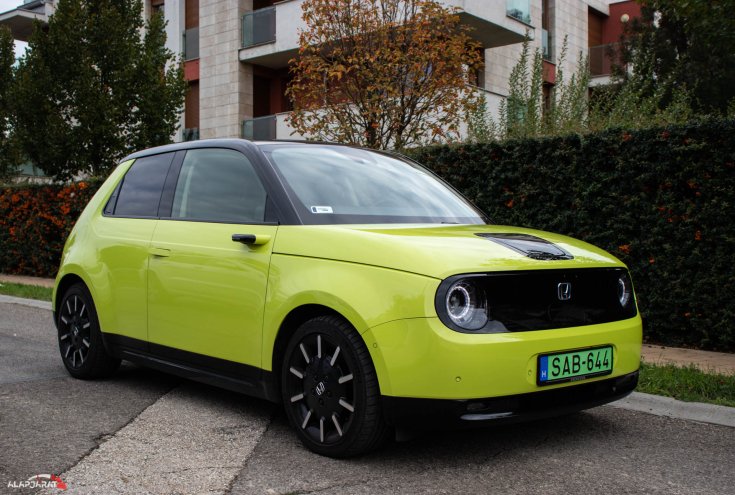 Honda e szemből