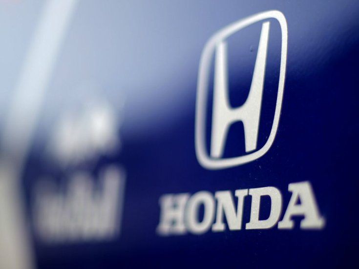 Honda logó egy F1-es motorhome oldalán