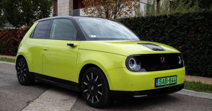 Honda e oldalról fotózva