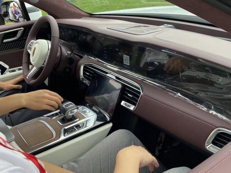 Hongqi E-HS9 elektromos szabadidő-autó beltér