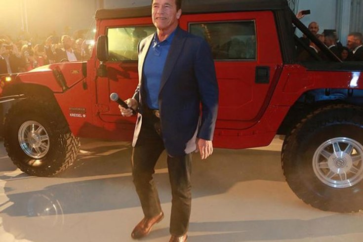 Schwarzenegger mutatta be a világ első elektromos Hummerjét