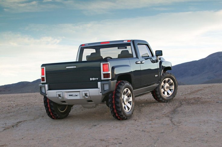 A Hummer H3T elektromos koncepció hátulról