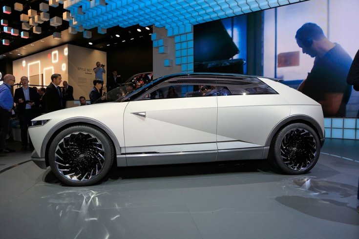 Hyundai 45 tanulmányautó oldalnézetből a Frankfurti Autószalonon