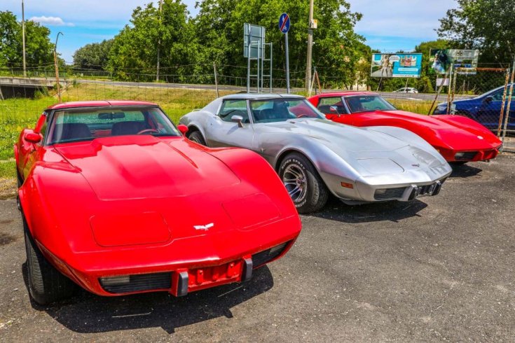 Chevrolet Corvette-ek egymás mellett