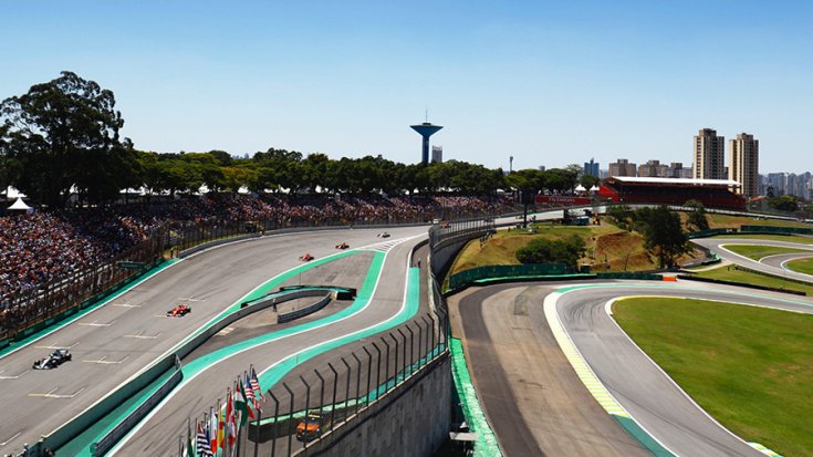 Interlagos célegyenese, háttérben a lelátókkal