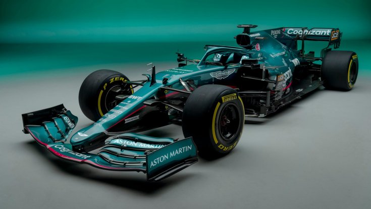 Az új Aston Martin oldalról