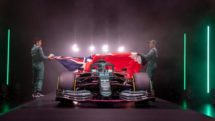 Az új Aston Martin bemutatója Lance Stroll és Sebastian Vettel