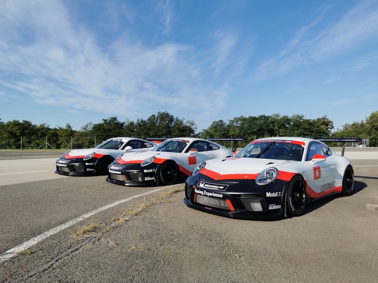 Porsche pályagépek egymás mellett
