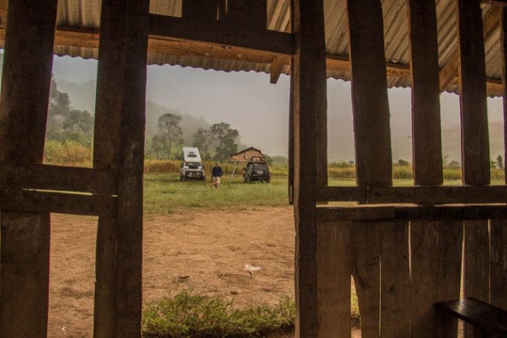 overlanding Laoszban