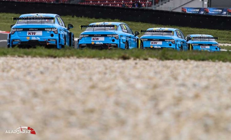 Lynk&Co WTCR versenyautók a Szlovákiaring futamán