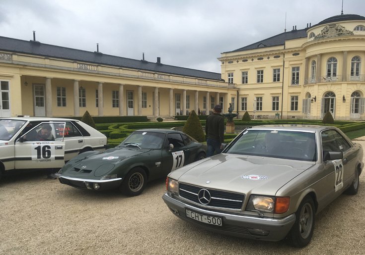 Az Opel GT ominózus környezetben pihen
