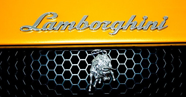 Lamborghini felirat és bikás logó