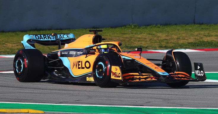 Lando Norris a McLaren 2022-es F1-es autójában