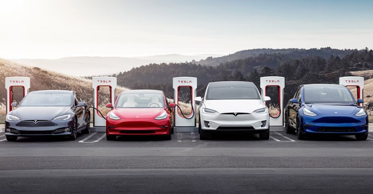 Tesla Model S, Model 3, Model X és Model Y egymás mellett