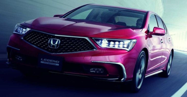 2021-es Honda Legend modell egy alagútban menet közben féloldalról