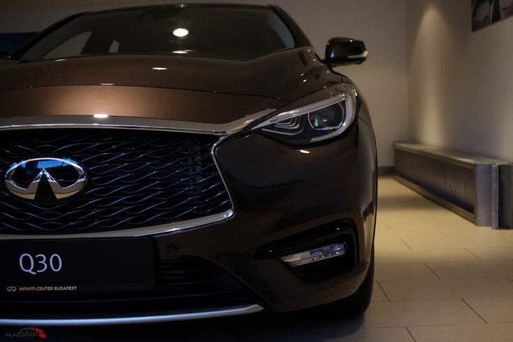 Infiniti Q30