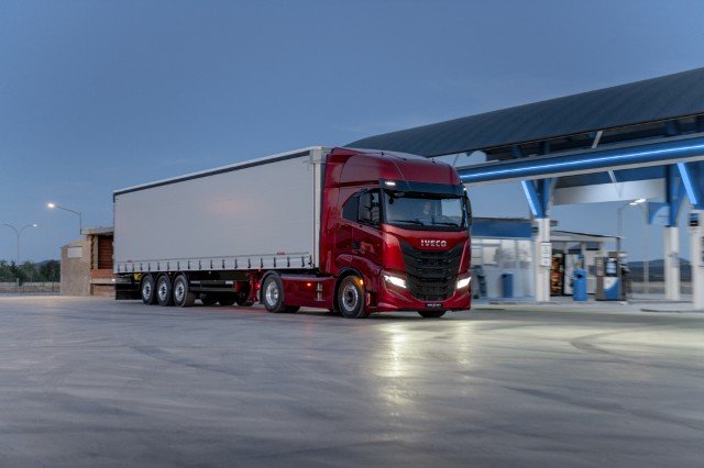 IVECO S-WAY oldalról