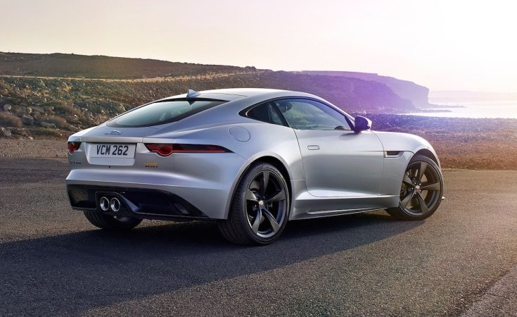Jaguar F-Type hátulról